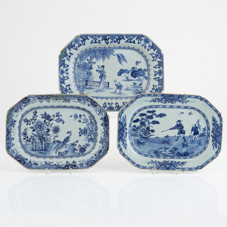 Stekfat, 3 st, kompaniporslin, Kina, Qingdynastin, Qianlong (1736-95).