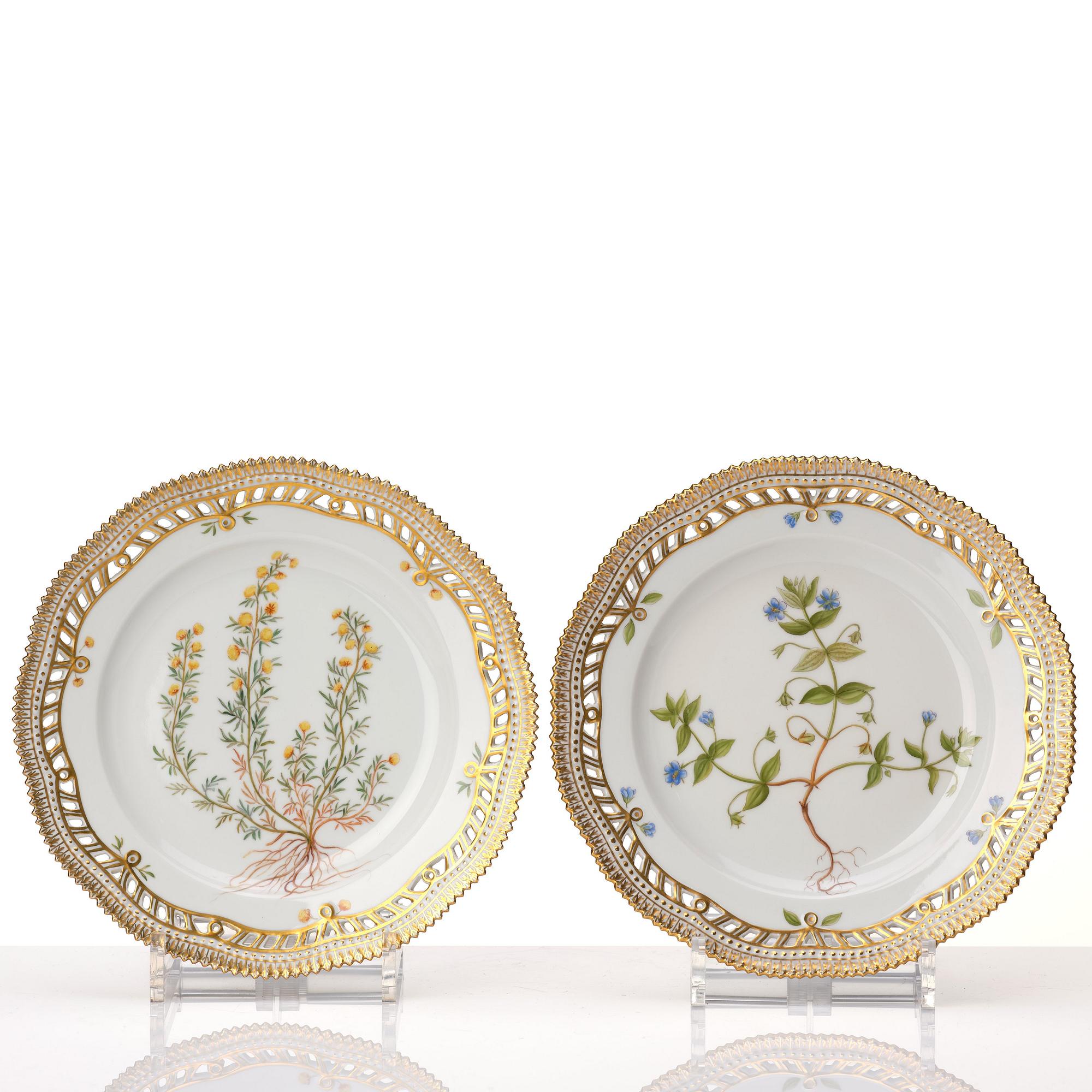 A set of eight Royal Copenhagen "Flora Danica" dessert dishes, Denmark, 20th Century.