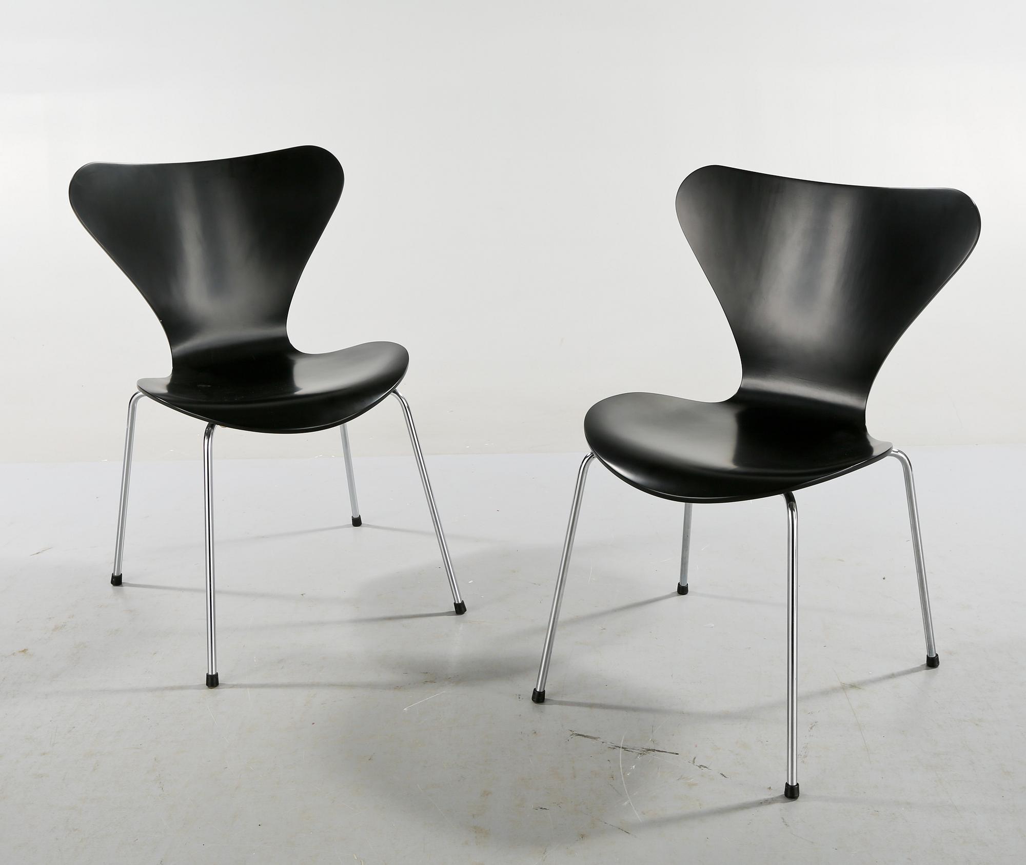 STOLAR, ett par, "Sjuan", Arne Jacobsen, 1988.