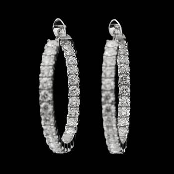 ÖRHÄNGEN, ett par, 18k vitguld med briljantslipade diamanter tot ca3,98ct. Vikt ca13g .