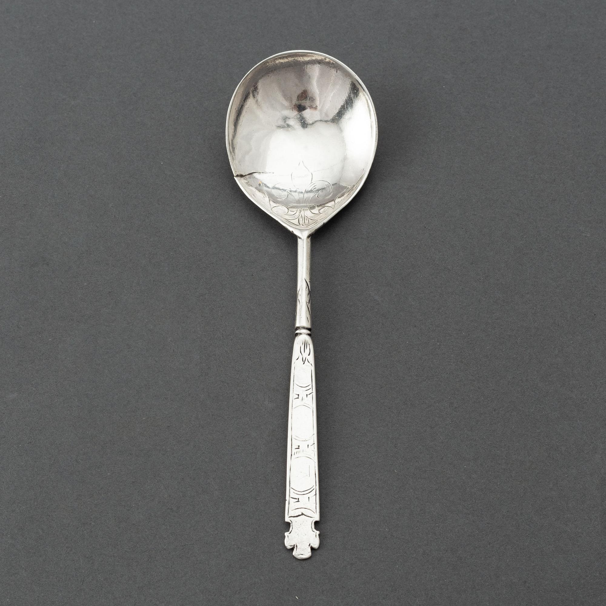 A 17th century silver spoon, possibly of Erich Olsen (Trondhjem 1656-1672).