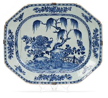 STEKFAT, porslin, Kina, Qianlong (1736-95).