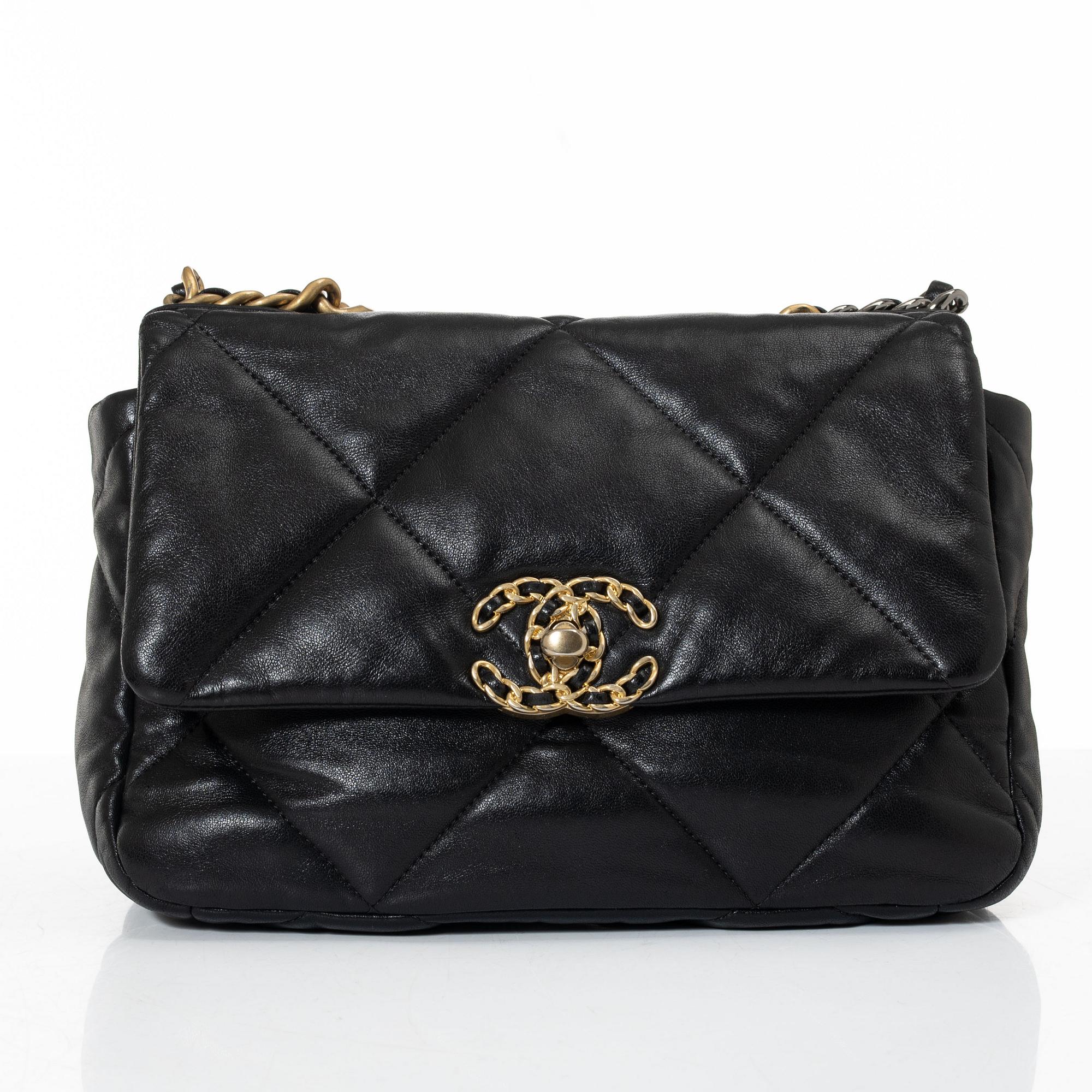 Chanel, bag, "19 Small Flap Bag", 2021.