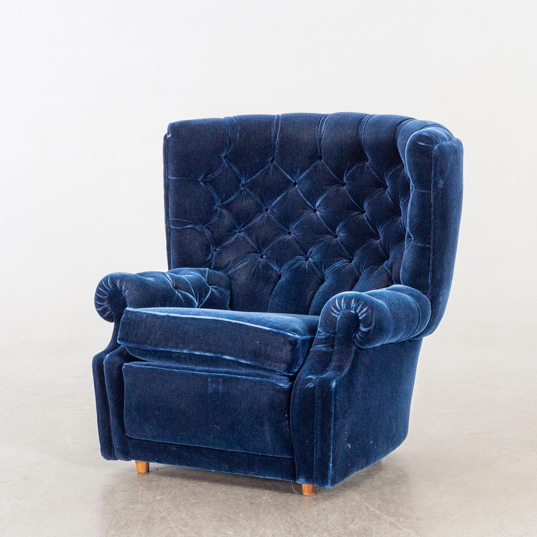 An Wade Upholstry Long Eaton sofa and Armchair, 1970/80:s Enland.