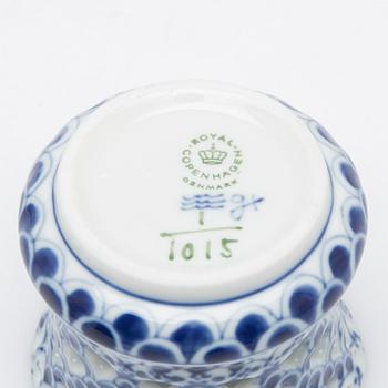 Royal Copenhagen, Service pieces, 20 pieces, porcelain, "Musselmalet helblond and halvblond", Denmark.