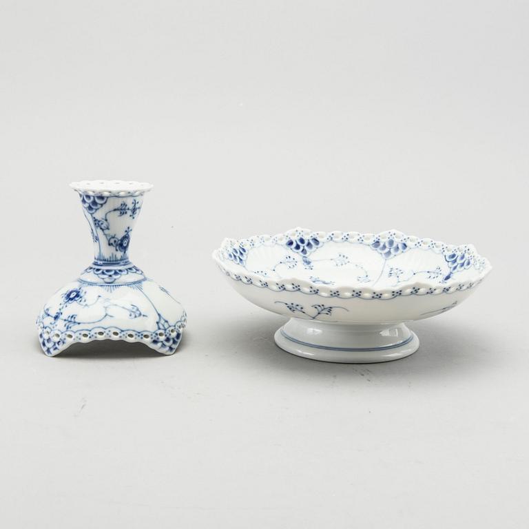 A 30 pcs Royal Copenhagen Musselmalet porcelain service.