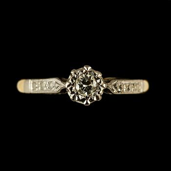 RINGAR, 2 st, 18k guld med diamanter, tot 0.25 ct. Vikt 6 g.