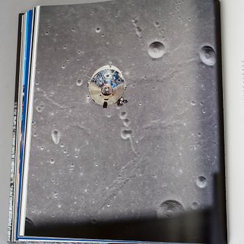 BOK samt AUTOGRAF, "Moonfire", Norman Mailer, Buzz Aldrin, numrerad AP 181/200.
