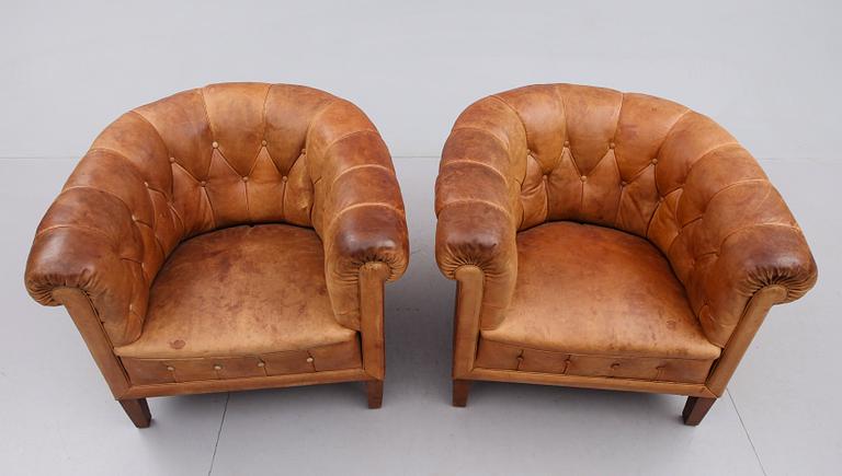 FÅTÖLJER, 1 par, Chesterfield, 1900-talets första hälft.