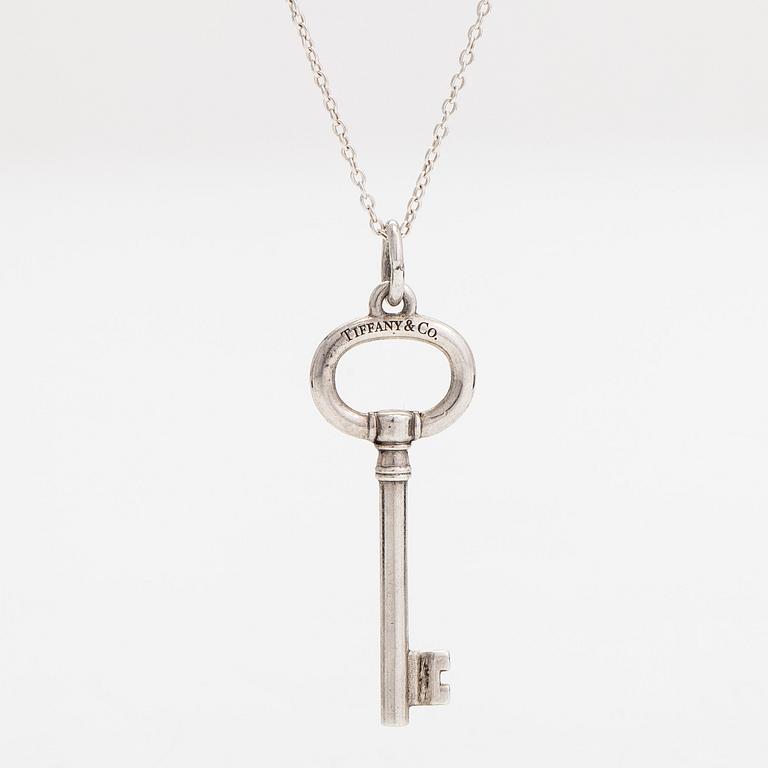 Tiffany & Co, A sterlingsilver pendant with chain.