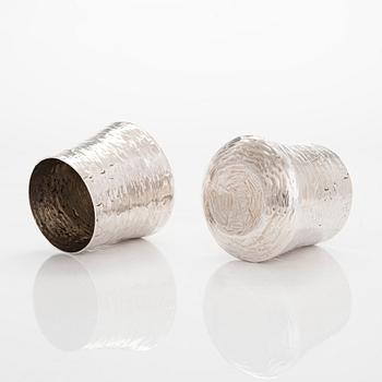 Tapio Wirkkala, tillbringare och bägare, 6 st, sterlingsilver, Kultakeskus, Tavastehus 1973-1974.