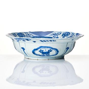 A blue and white 'klap-mutz' bowl, Ming dynasty, Wanli (1572-1620).