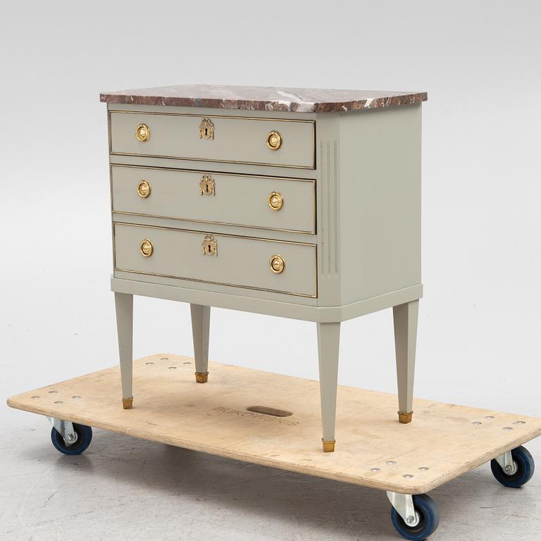 Chest of drawers, Gustavian style, 20th century.