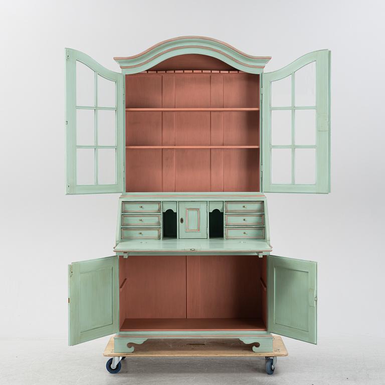 Skrivskåp, rokokostil, modern tillverkning.