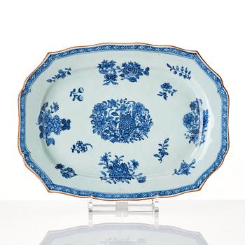 A set of two blue and white serving dishes and eigth dessert dishes, Qing dynasty, Qianlong (1736-95).
