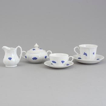 SERVISPORSLIN, 24 snarlika delar, "Blå Blom", Gustavsberg, 1900-tal.