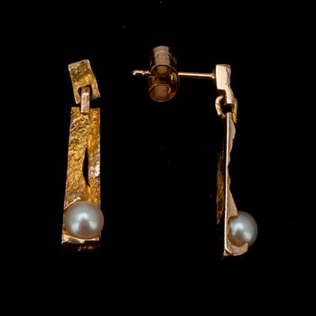 ÖRHÄNGEN, guld 14K, pärla, Björn Weckström, Kruunu Koru Helsingfors 1967.