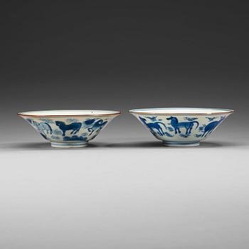 1695. A pair of blue and white Transitional bowls, 17th Century.