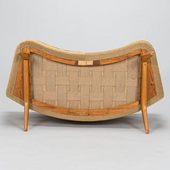 Carl Gustaf Hiort af Ornäs, sohva, "Kim", Puunveisto Oy - Träsnideri Ab, 1940-luvun puoliväli.