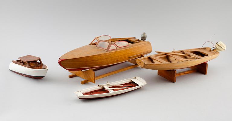 MODELLBÅTAR, 4 st, trä, 1900-talets mitt.
