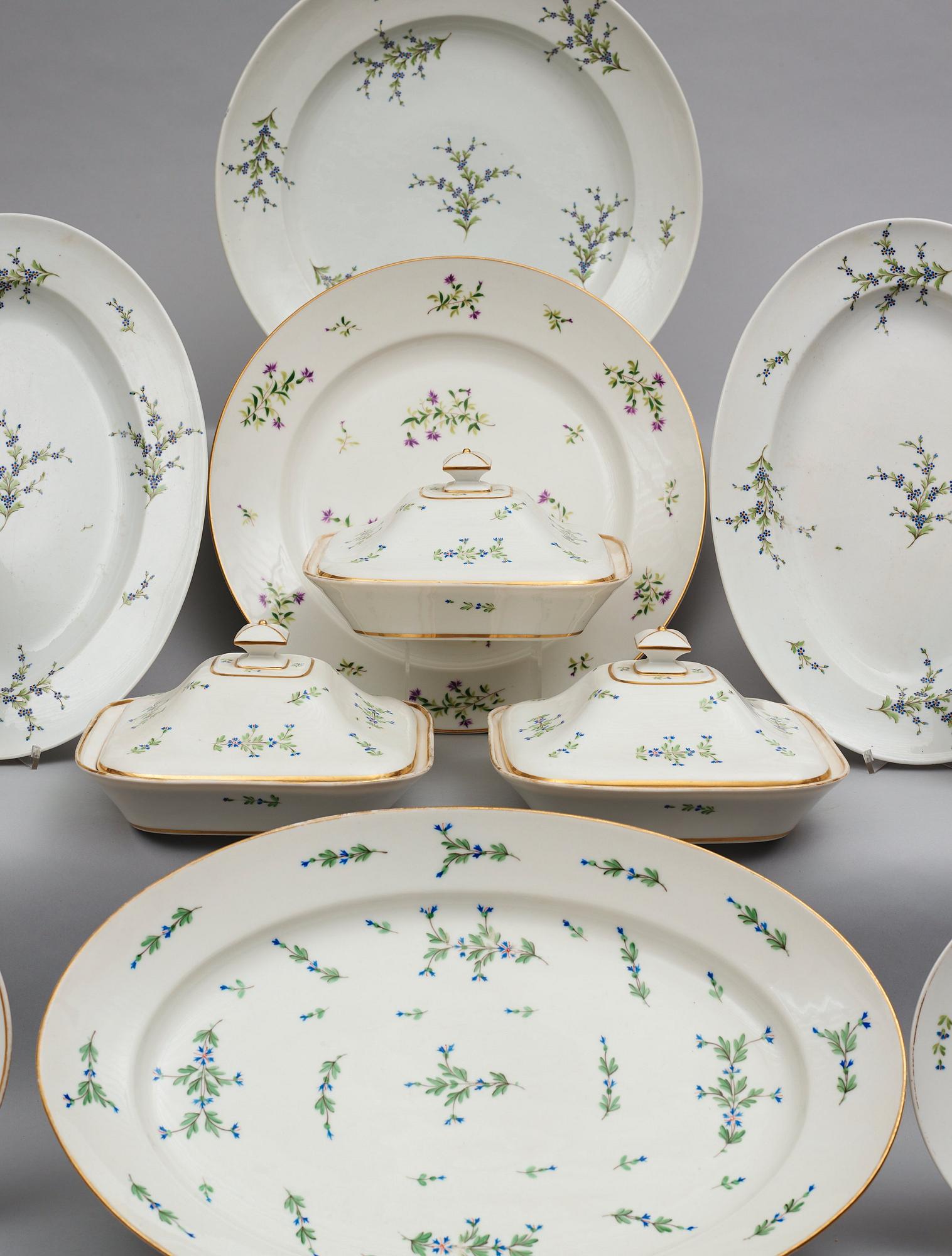 SERVISDELAR, 15 stycken, porslin. Frankrike, Paris, 1800-tal.