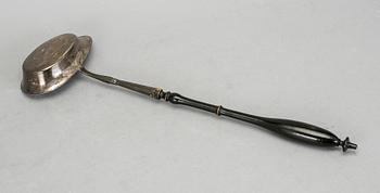 SOPPSLEV samt 5st SKEDAR, silver, bland annat Gustaf Åberg, Jönköping, 1800. Skedarnas vikt ca 274g.
