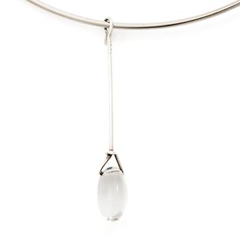Vivianna Torun Bülow-Hübe, hänge silver med bergkristall, för Georg Jensen.