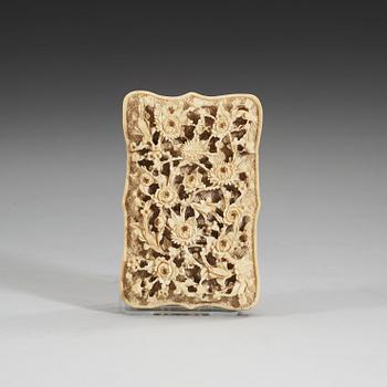 An ivory card holder, Qing dynasty, 19th Century.