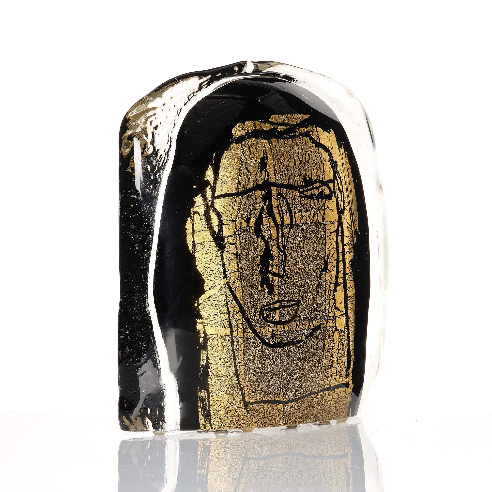 Luigi Benzoni, a glass sculpture of a head, Berengo Studio, Murano, Italy 1999.