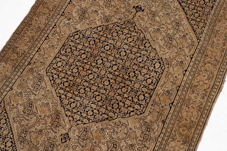 Matta, Senneh, antik, ca 197 x 120 cm.