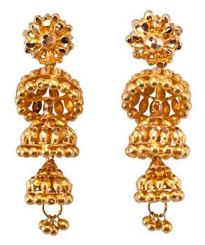 455. A PAIR OF GOLD EARRINGS.