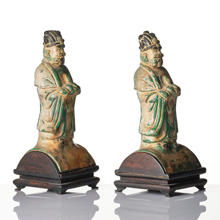A pair of green and yellow glazed roof tiles figures, Ming dynasty (1368-1644).