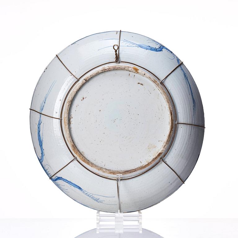 A large Chinese blue and white kraak dish, Ming dynasty, late Wanli/1630's.