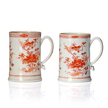 1233. A pair of iron red decorated tankards, Qing dynasty, Kangxi (1662-1722).