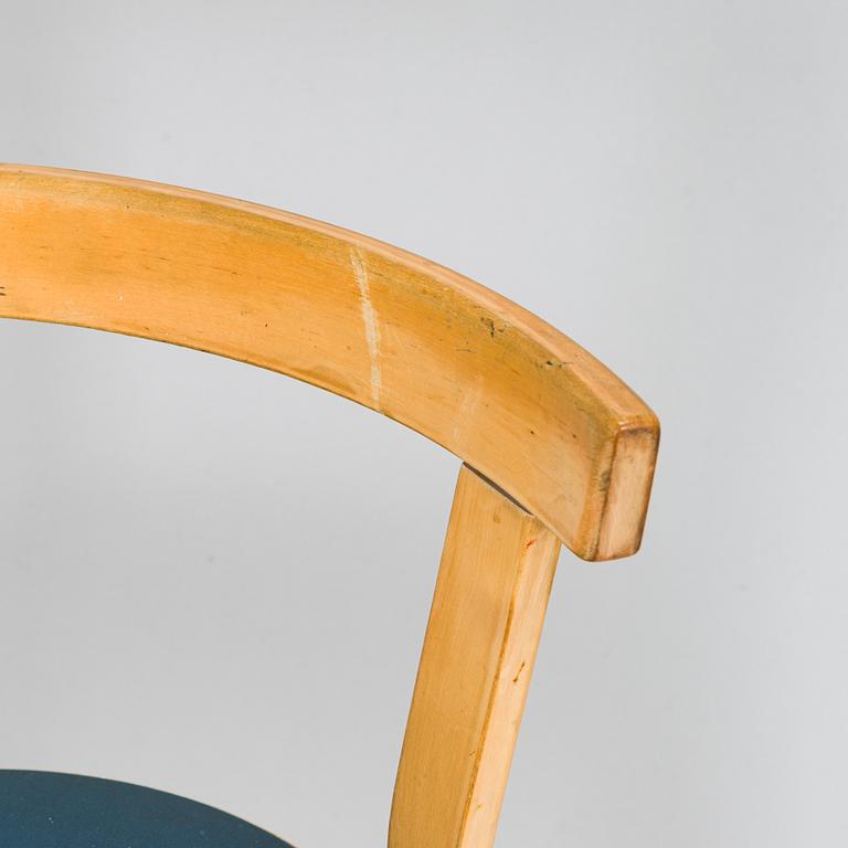 Alvar Aalto, tuoleja, 4 kpl, malli 68, Artek 1970-luku.