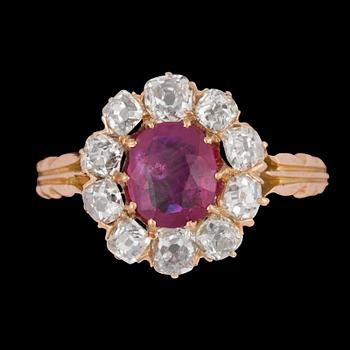 128. RING, fasettslipad rubin, ca 1.20 ct och antikslipade diamanter, tot. ca 1 ct.