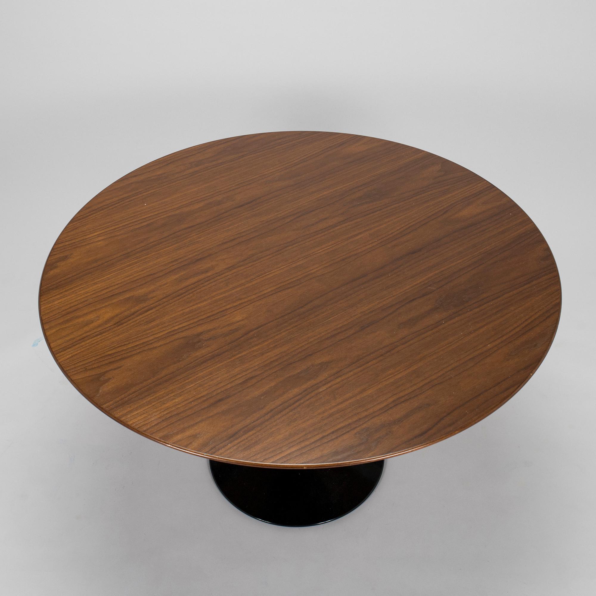 Eero Saarinen, matbord, "Tulip", Knoll International. Modellen formgiven 1956.