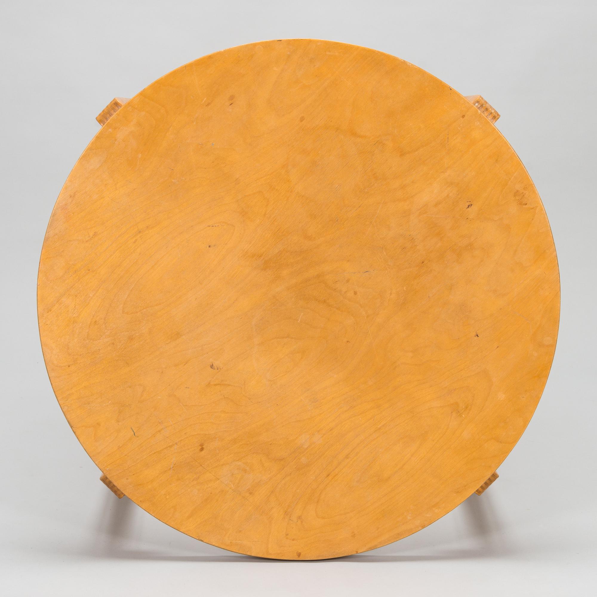 Alvar Aalto, pöytä "73" ja tuoleja, 4 kpl, malli 69, O.Y. Huonekalu-ja Rakennustyötehdas A.B. 1940-luku.