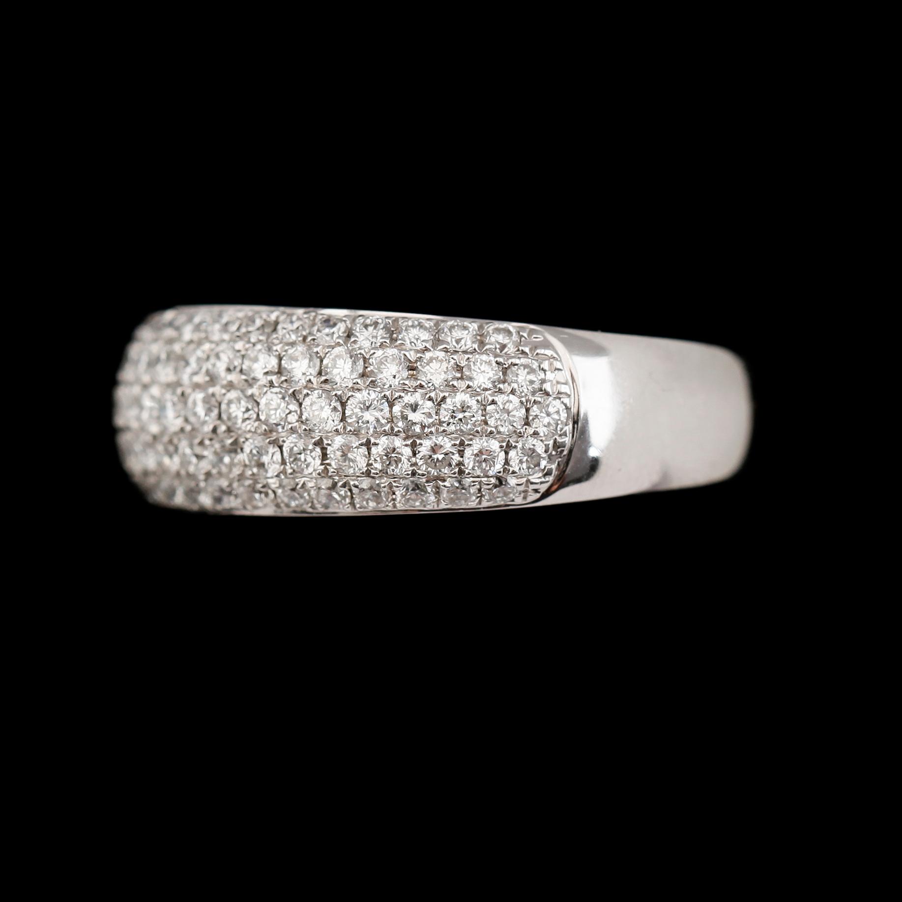 RING, 18K vitguld, briljantslipade diamanter tot ca 0.84 ct.