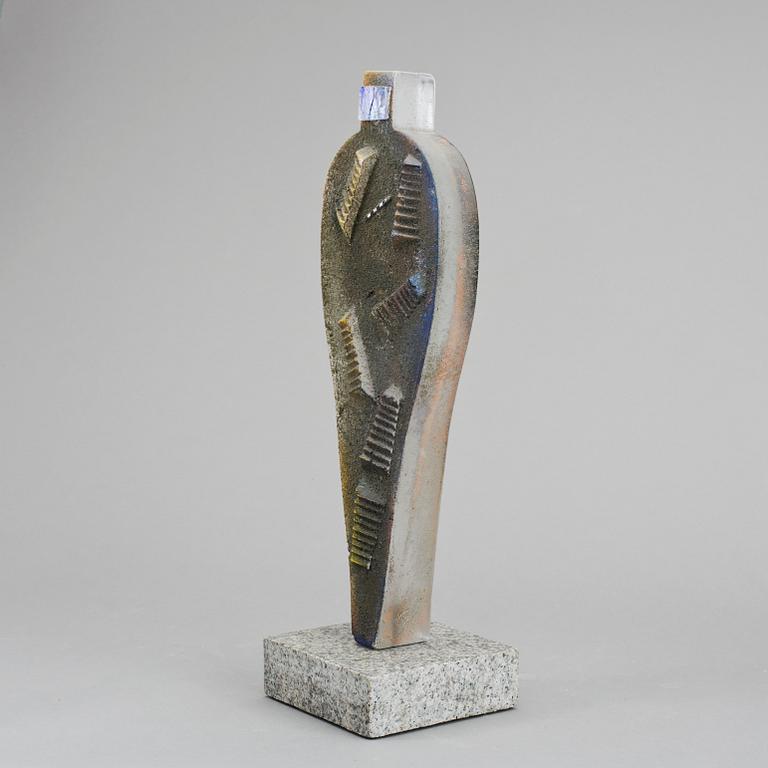 A Bertil Vallien sand cast sculpture, 'Complicanti', Kosta Boda, 3/20.