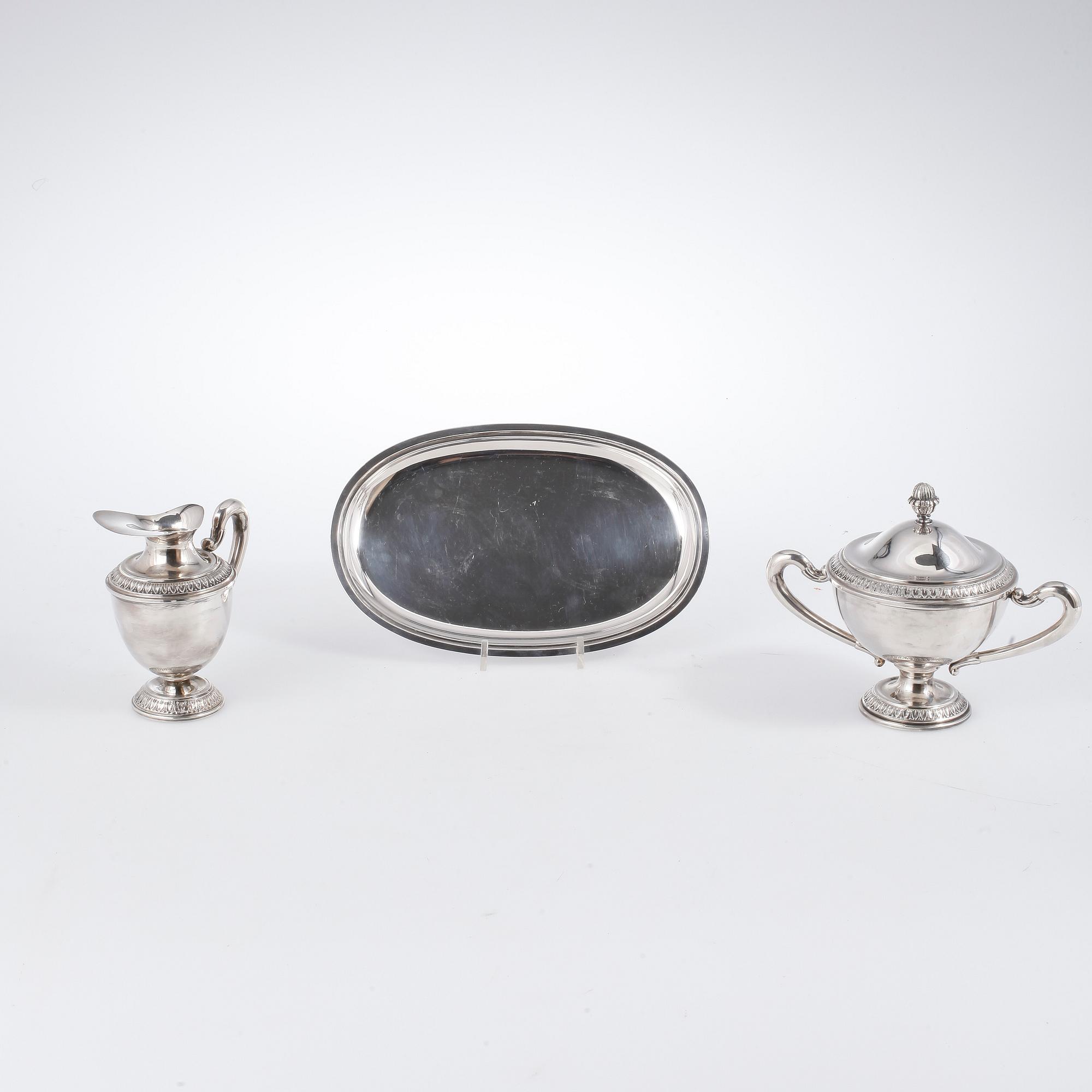 SERVISDELAR, 3 delar, sterlingsilver, empirestil, med svenska kontrollstämplar, 1900-tal. Vikt ca 446 gram.