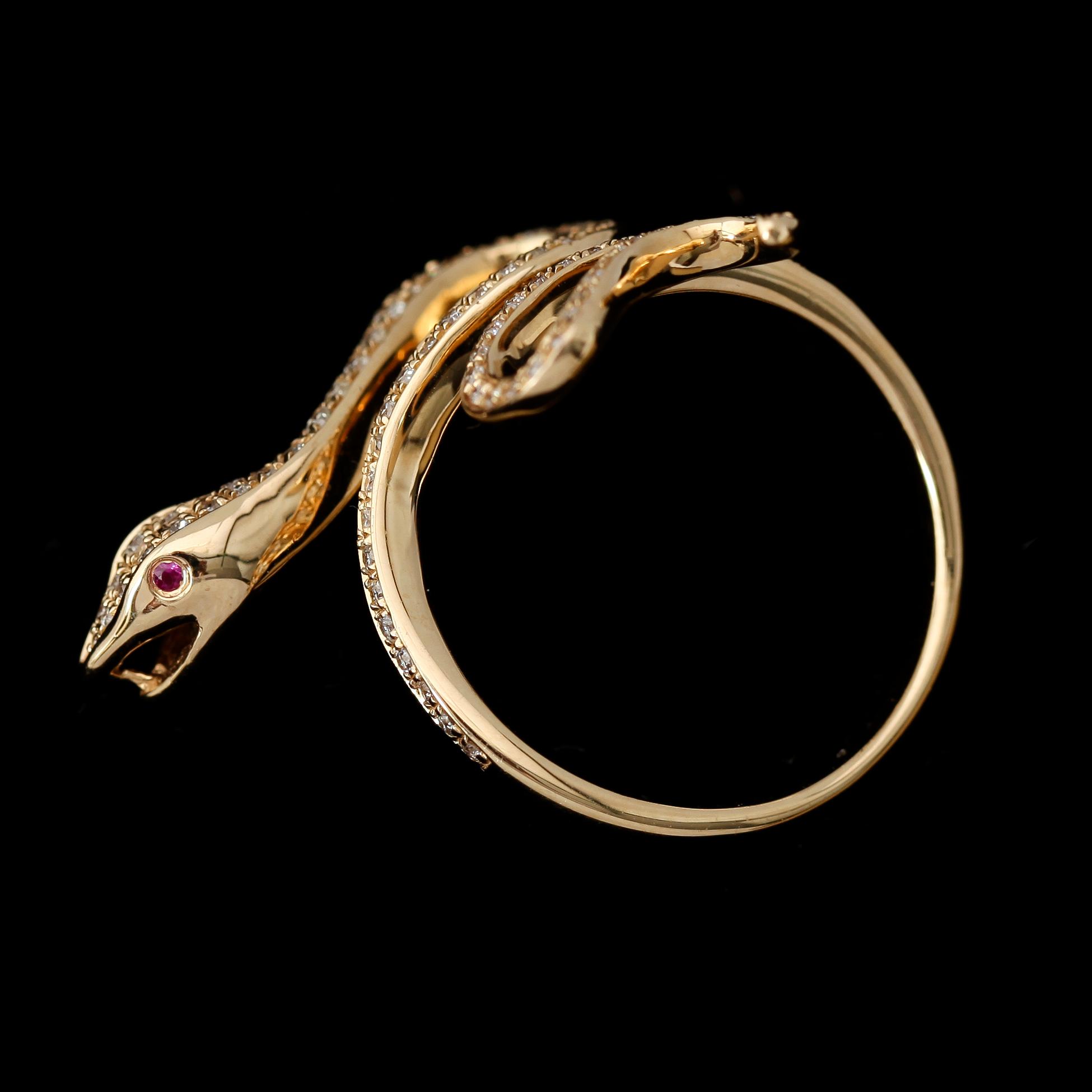 RING, 18K guld, diamanter tot ca 0.30 ct, mindre rubiner.