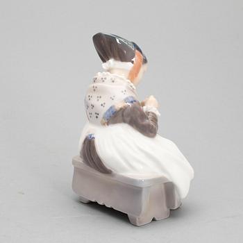 FIGURINER, 9 st samt VAS, porslin, Royal Copenhagen, Danmark.