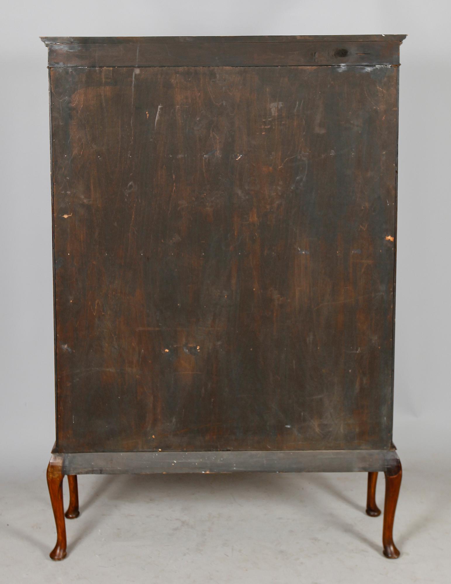 VITRINSKÅP, England, 1900-talets andra hälft.