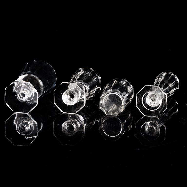 ELIS BERGH, glasservis, 28 delar, "Karlberg". Kosta, 1900-talets andra hälft.