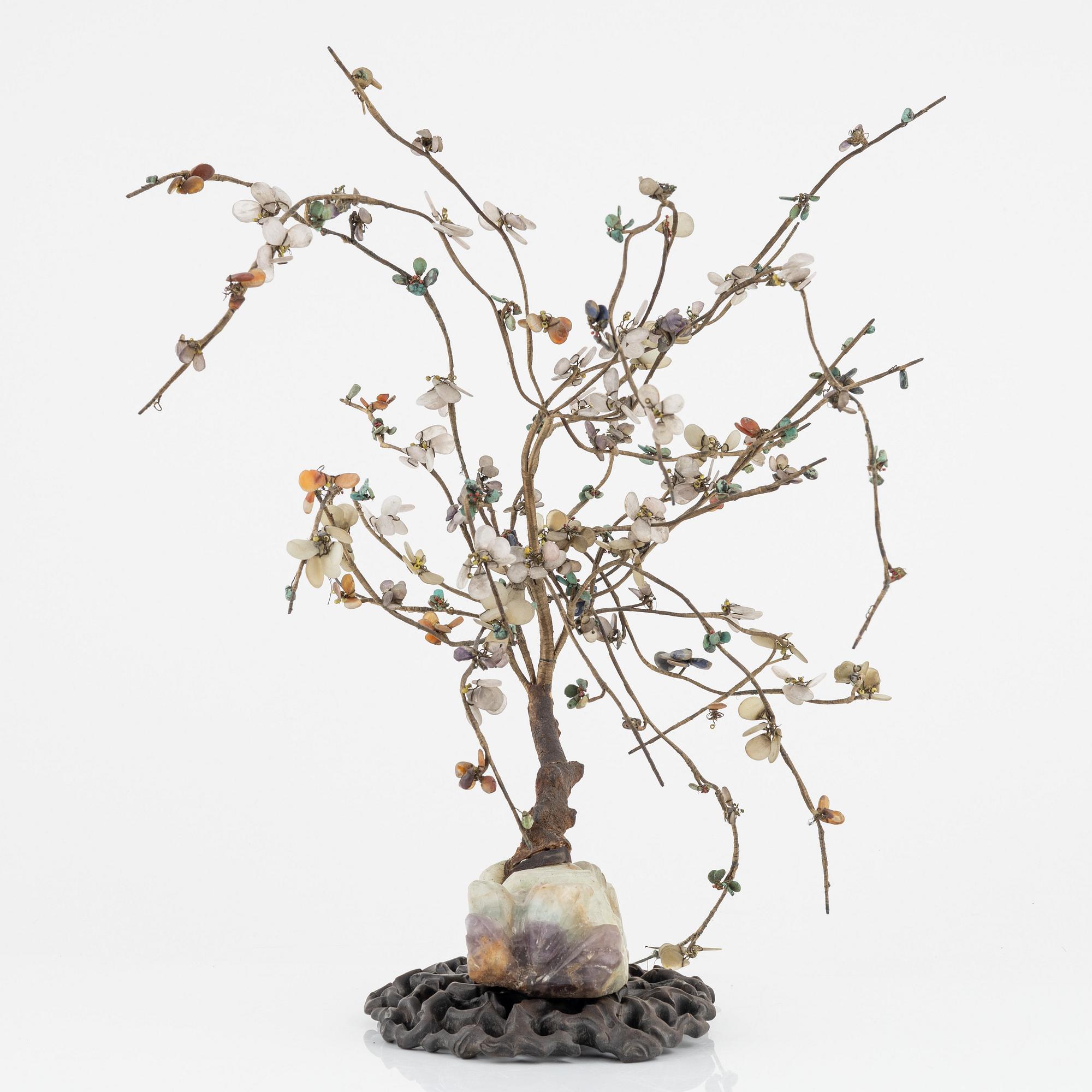 A decorative sculpture of a tree, made from nephrite, quartz, turkoise and lapis lazuli. China, 20th Century.