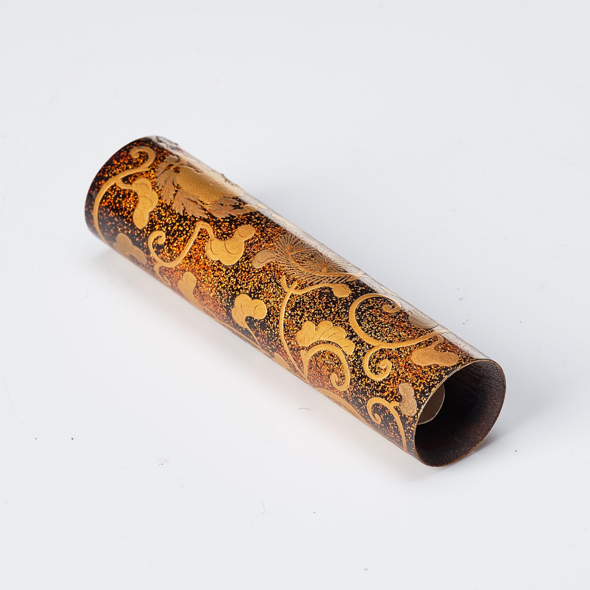 A Japanese lacquered bowl, box with cover and handle, 19th Century.