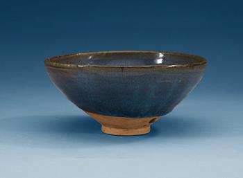1417. A Chüng glazed bowl, Song/Yuan dynasty.