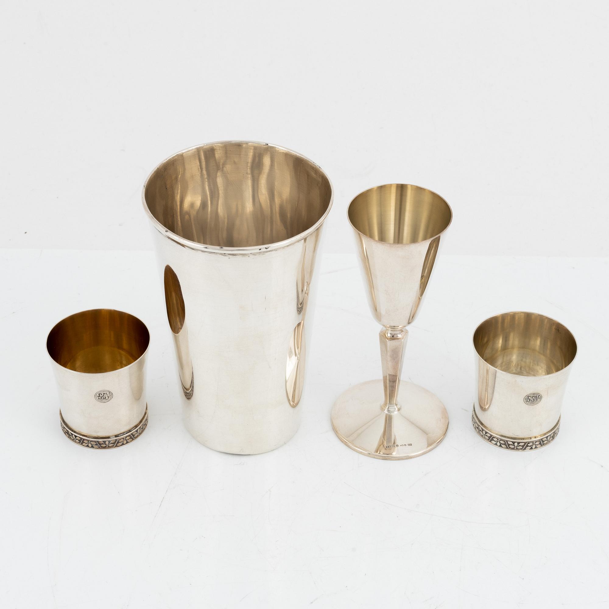 Supkoppar, ett par, bägare samt snapsglas, silver. Bl a Cesons, Göteborg 1972.