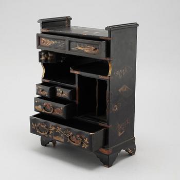 A small cabinet from Japan, early 20th century.